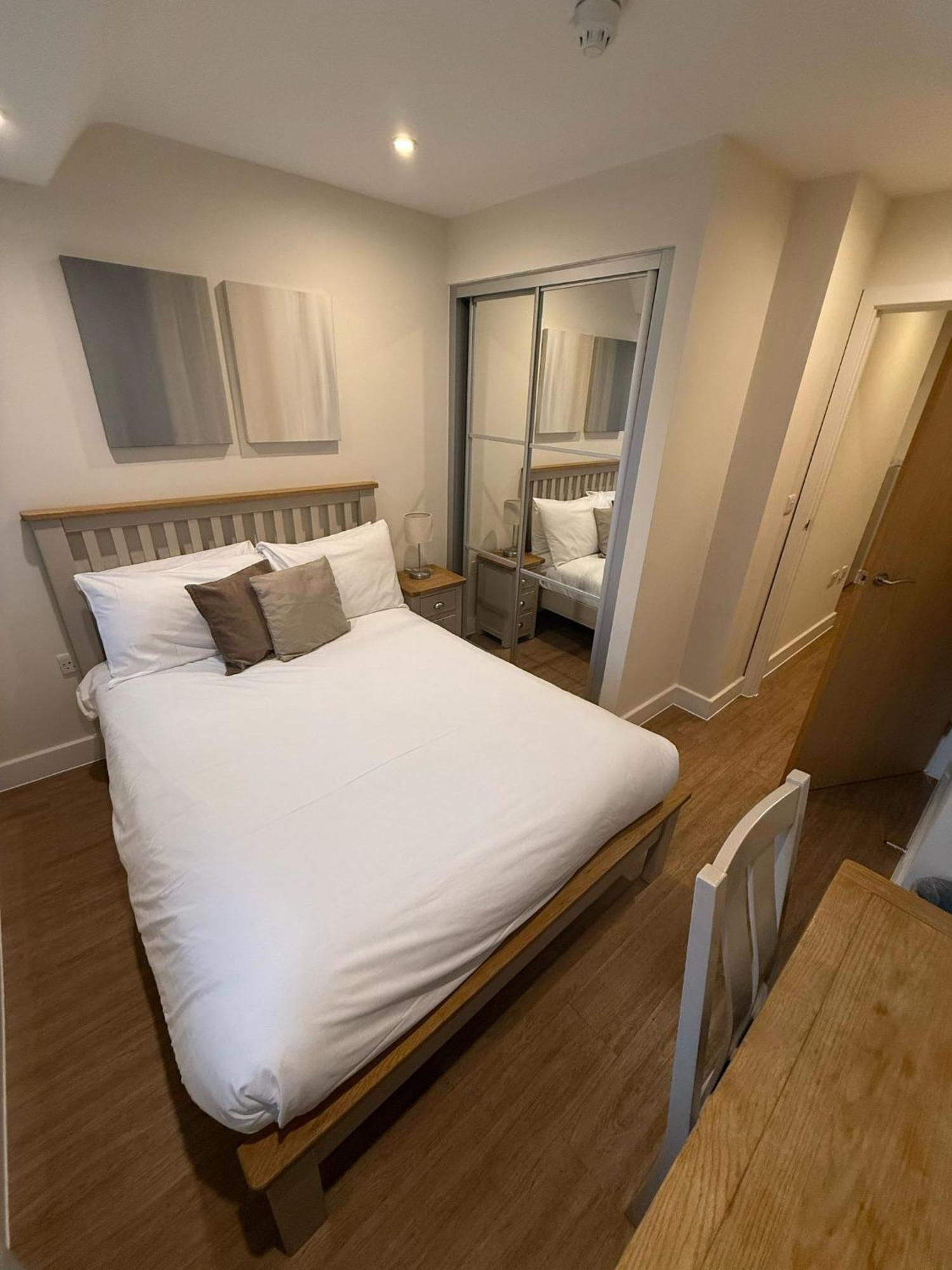 เอชโอเอฟ ซิตี้ วอลล์ เฮาส์ Apartment เรดดิ้ง ภายนอก รูปภาพ