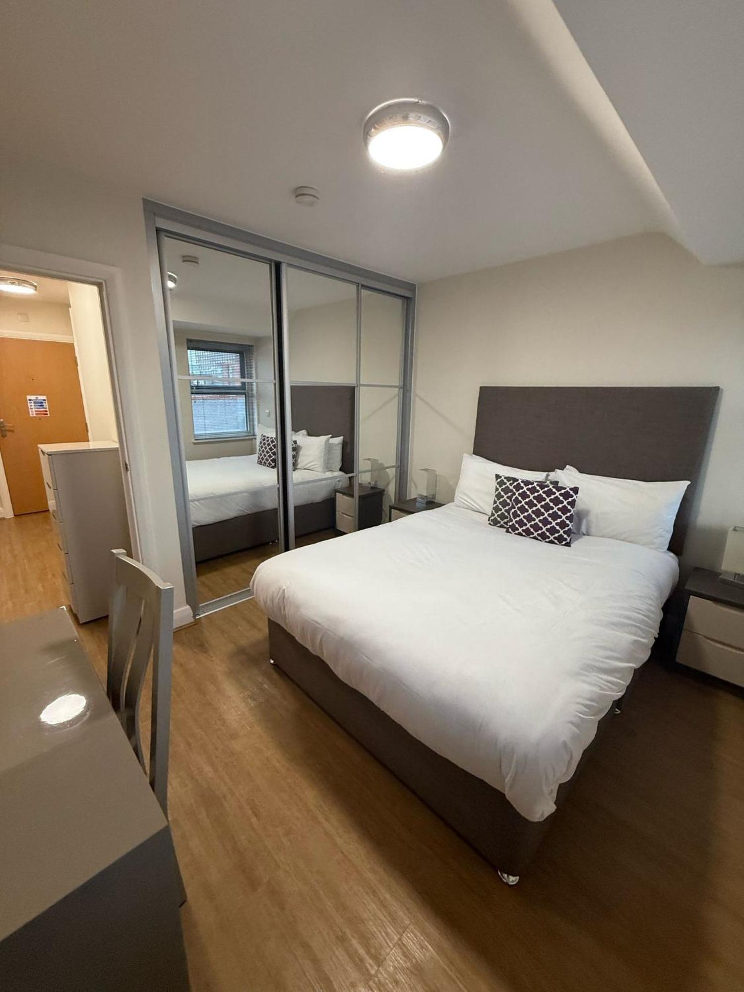 เอชโอเอฟ ซิตี้ วอลล์ เฮาส์ Apartment เรดดิ้ง ภายนอก รูปภาพ